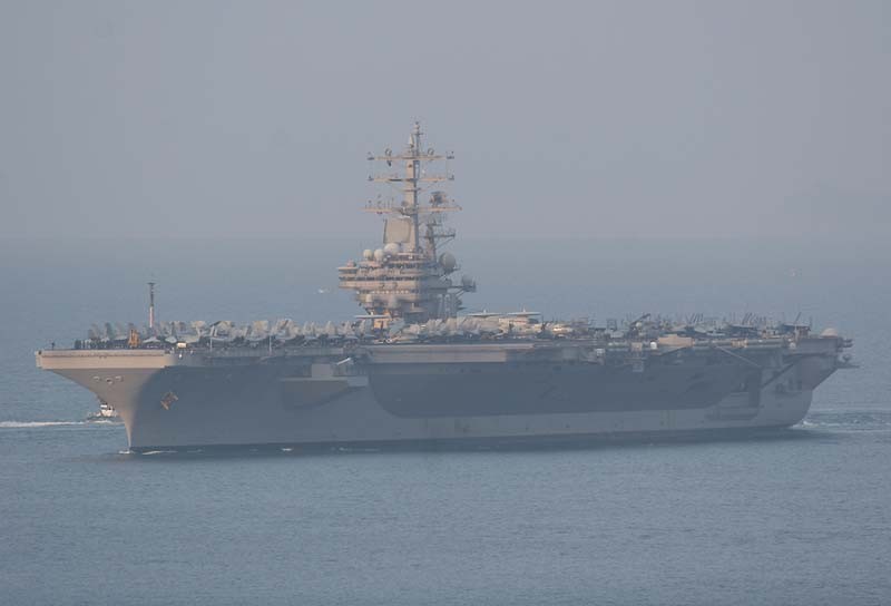 佐世保に入港する空母ロナルド・レーガンUSS Ronald Reagan CVN-76