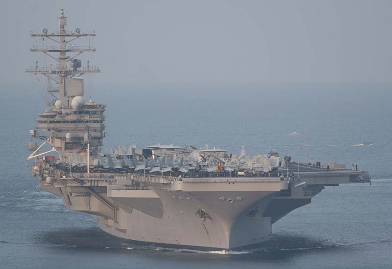 佐世保に入港する空母ロナルド・レーガンUSS Ronald Reagan CVN-76