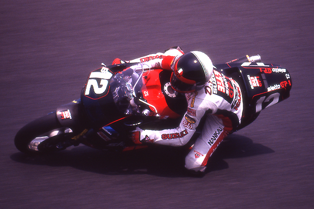 葉山 個別「[バイク]1990年鈴鹿8耐 ヨシムラGSX-R750を駆るダグ・ポーレン