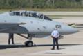 [飛行機]F-14　プリフライトチェックで前脚をニーリングした状態
