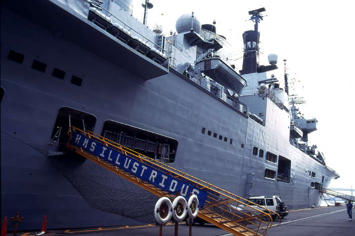 個別 艦船 晴海埠頭に停泊するイギリスの軽空母イラストリアスhms Illustrious R06 の写真 画像 艦船 Blueforce S Fotolife