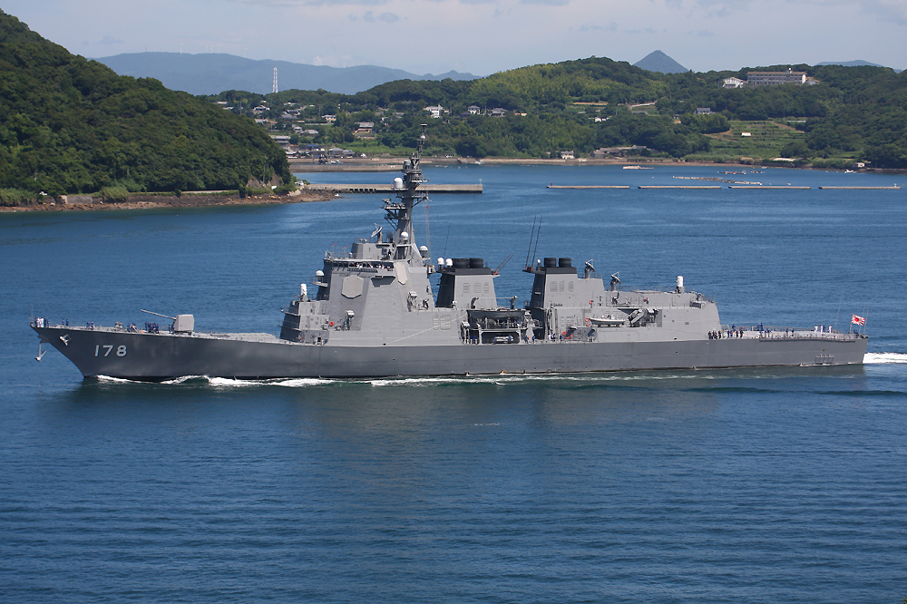 佐世保を出港するミサイル護衛艦あしがらDDG178#