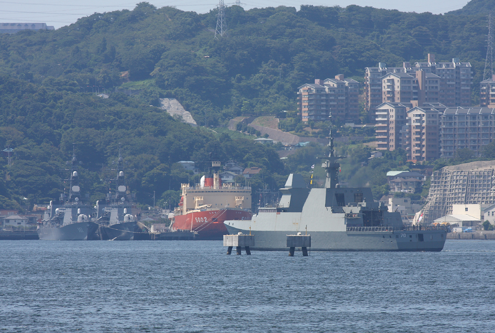 横須賀に入港するシンガポール海軍のフリゲイト　ステッドファストRSS