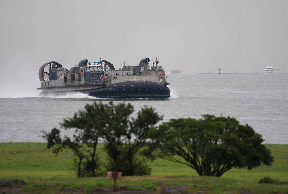 世界陸上　tubasa　tubasa様以外購入無効 強襲揚陸艦エセックス東京に来たる - ☆Blueforceはてな分遣隊☆