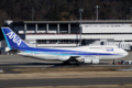 [飛行機]2014年３月15日福島空港にて全日空の747-481(D)(JA8961)