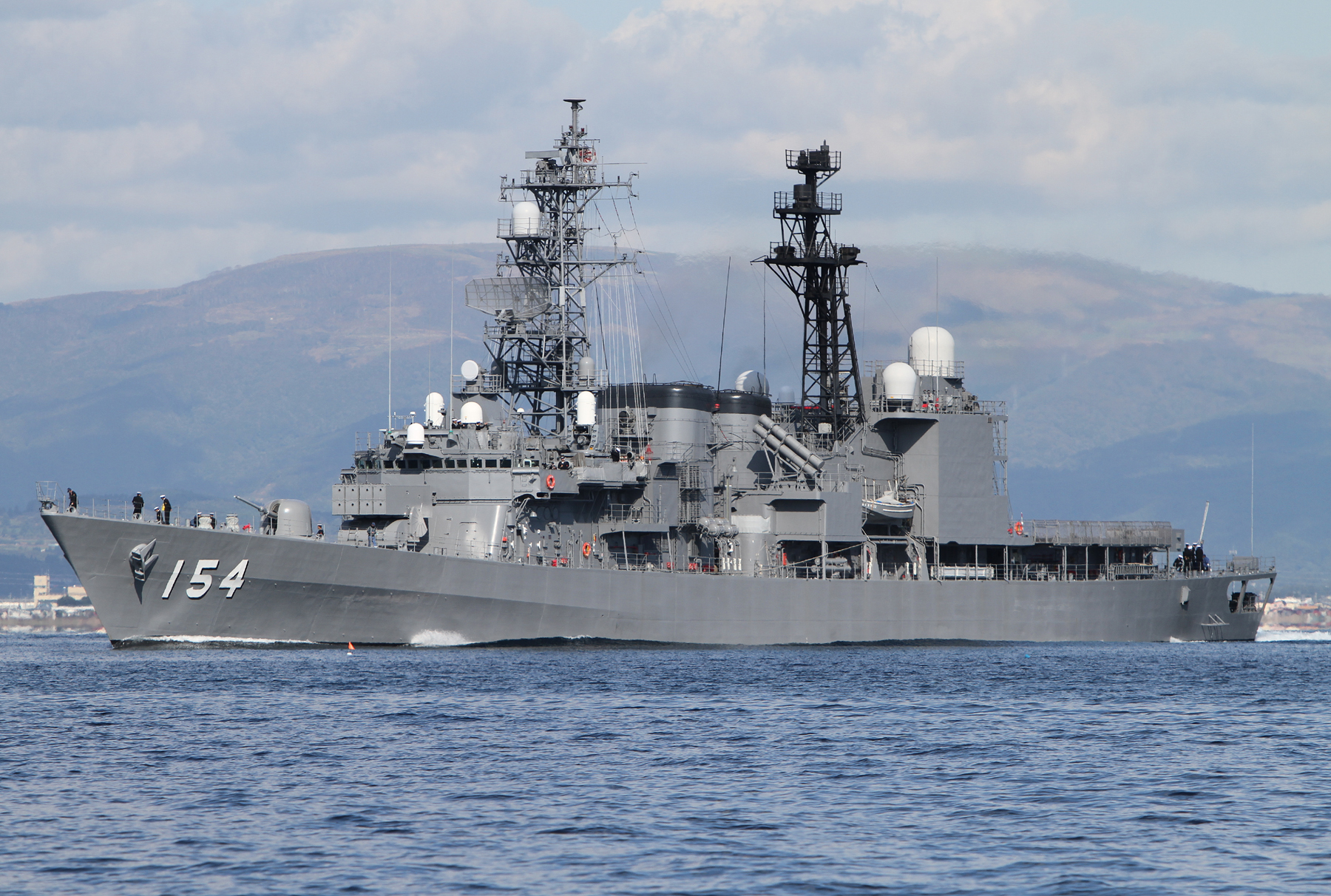 函館を出港する護衛艦あまぎりJS Amagiri DD154