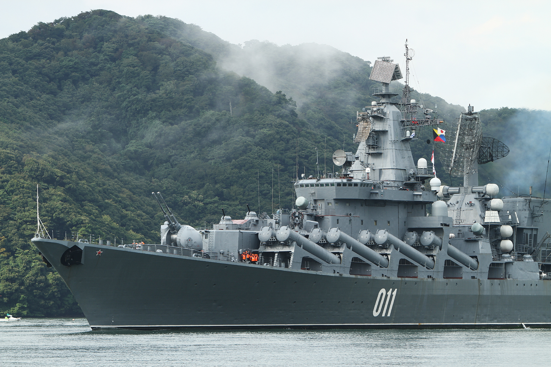 個別「[艦船]舞鶴に入港するスラヴァ級ミサイル巡洋艦ワリヤーグВаряг」の写真、画像 - 艦船 - Blueforce's fotolife