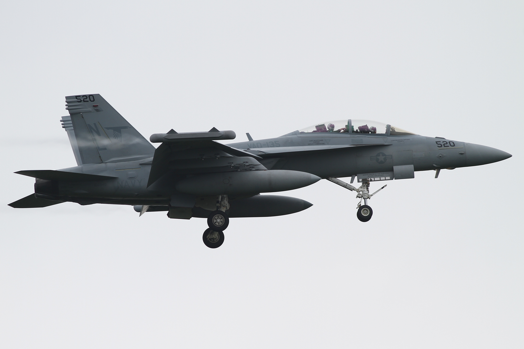 2015年７月20日　三沢に着陸するVAQ-135のEA-18G(NL520Bu.No.166940)