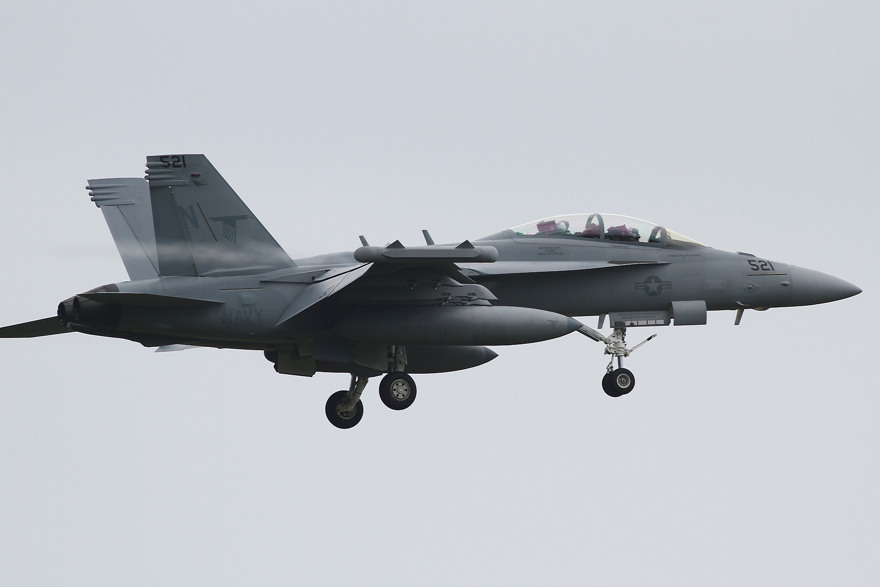 2015年７月20日　三沢に着陸するVAQ-135のEA-18G(NL521/Bu.No.168390)