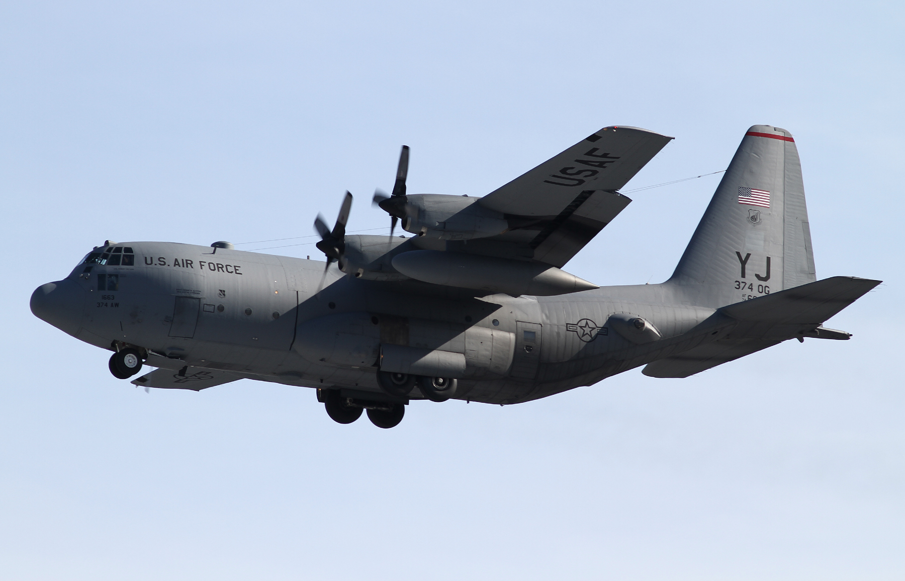 2016年１月21日横田に着陸する374AW/36ASのC-130H(74-1663)