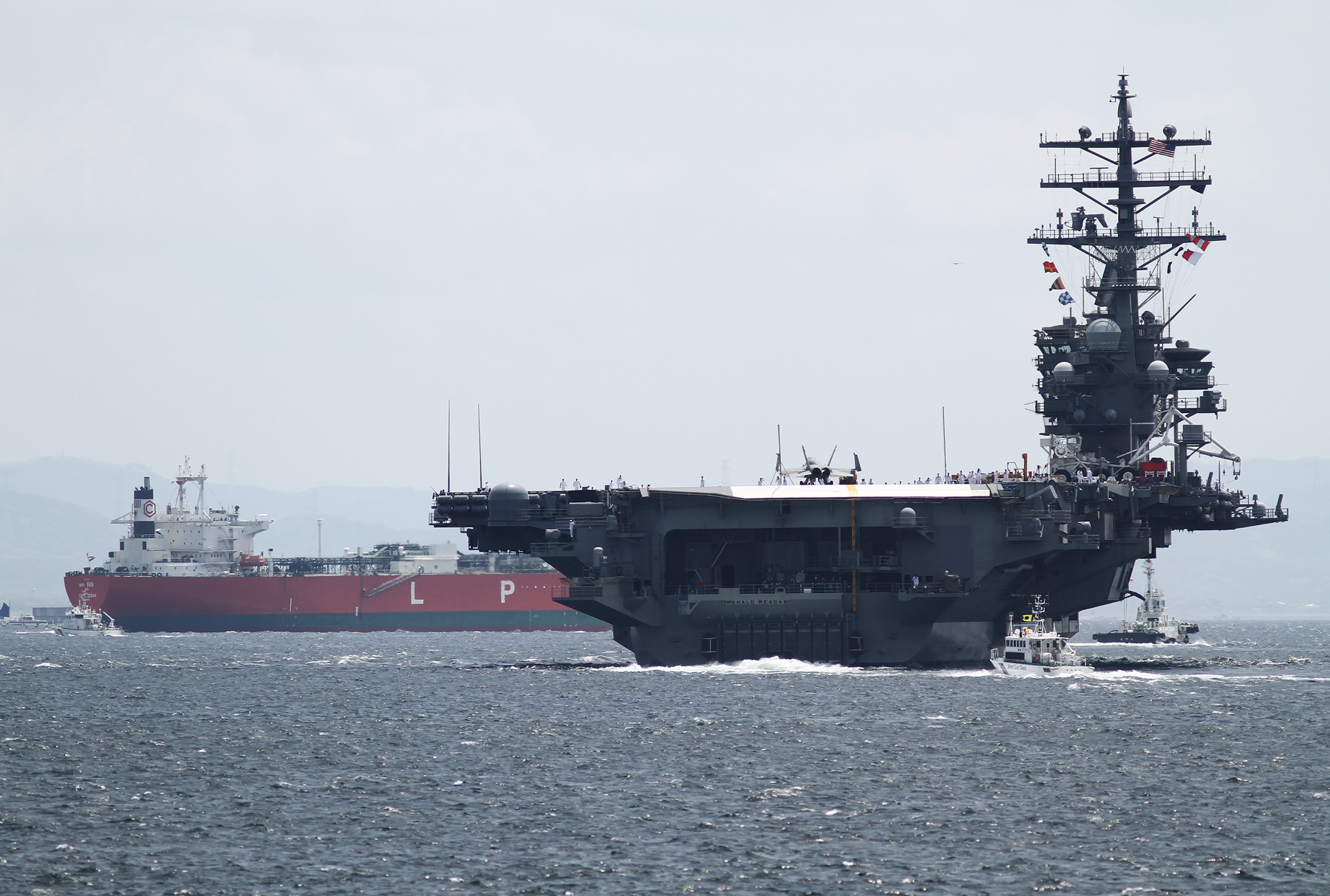 2016年６月４日横須賀を出港するロナルド・レーガンUSS Ronald Reagan CVN-76