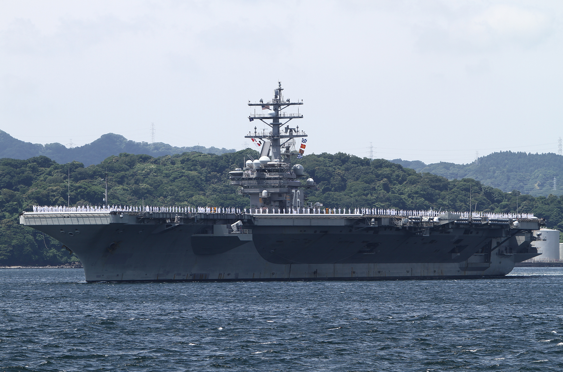 2016年６月４日横須賀を出港するロナルド・レーガンUSS Ronald Reagan CVN-76