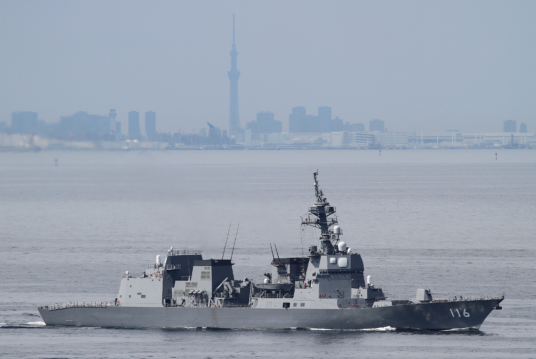 2016年６月14日　浦賀水道航路を南航する護衛艦てるづきJS Teruzuki DD116