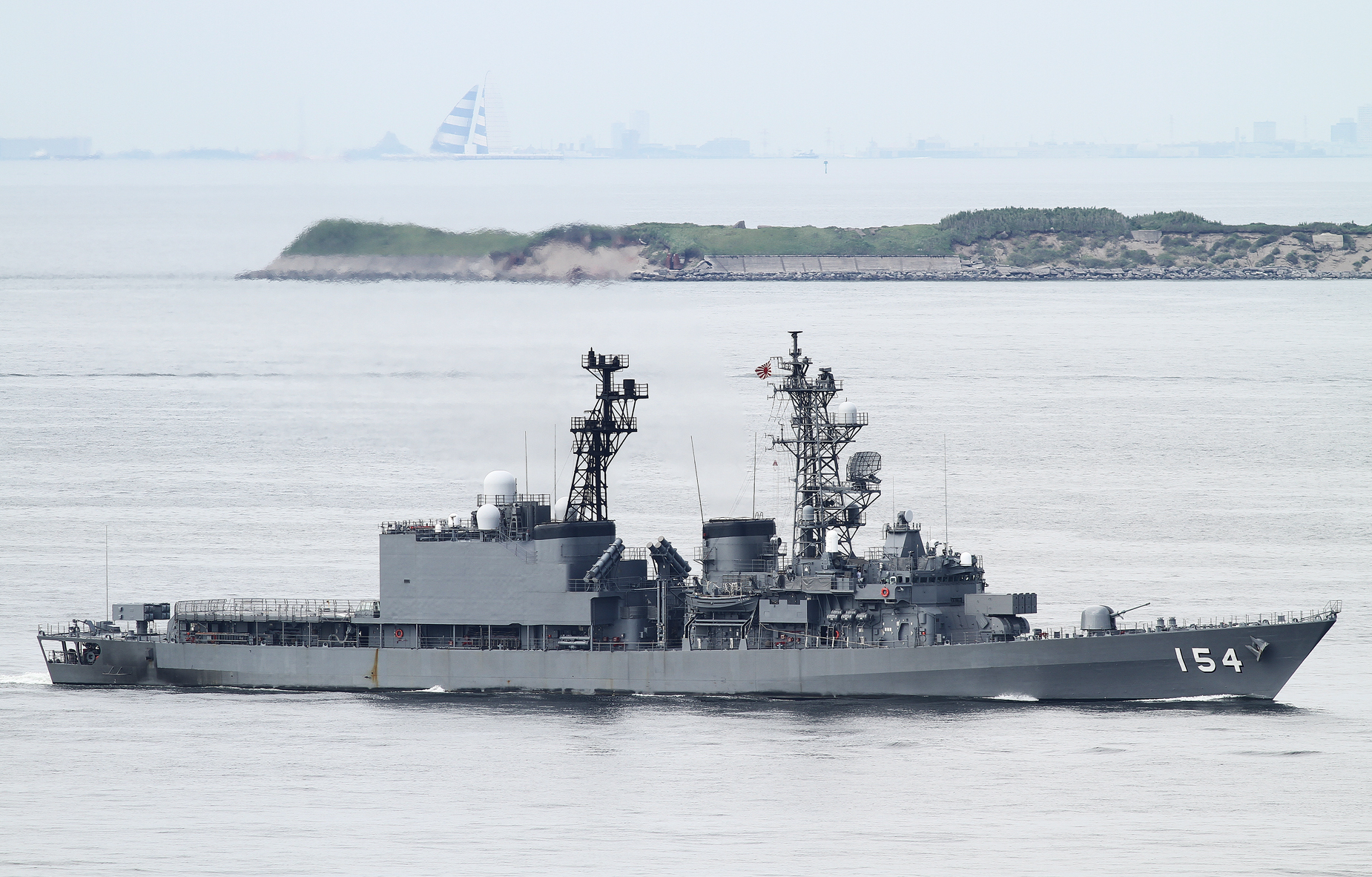 2016年６月14日　浦賀水道航路を南航する護衛艦あまぎりJS Amagiri DD154