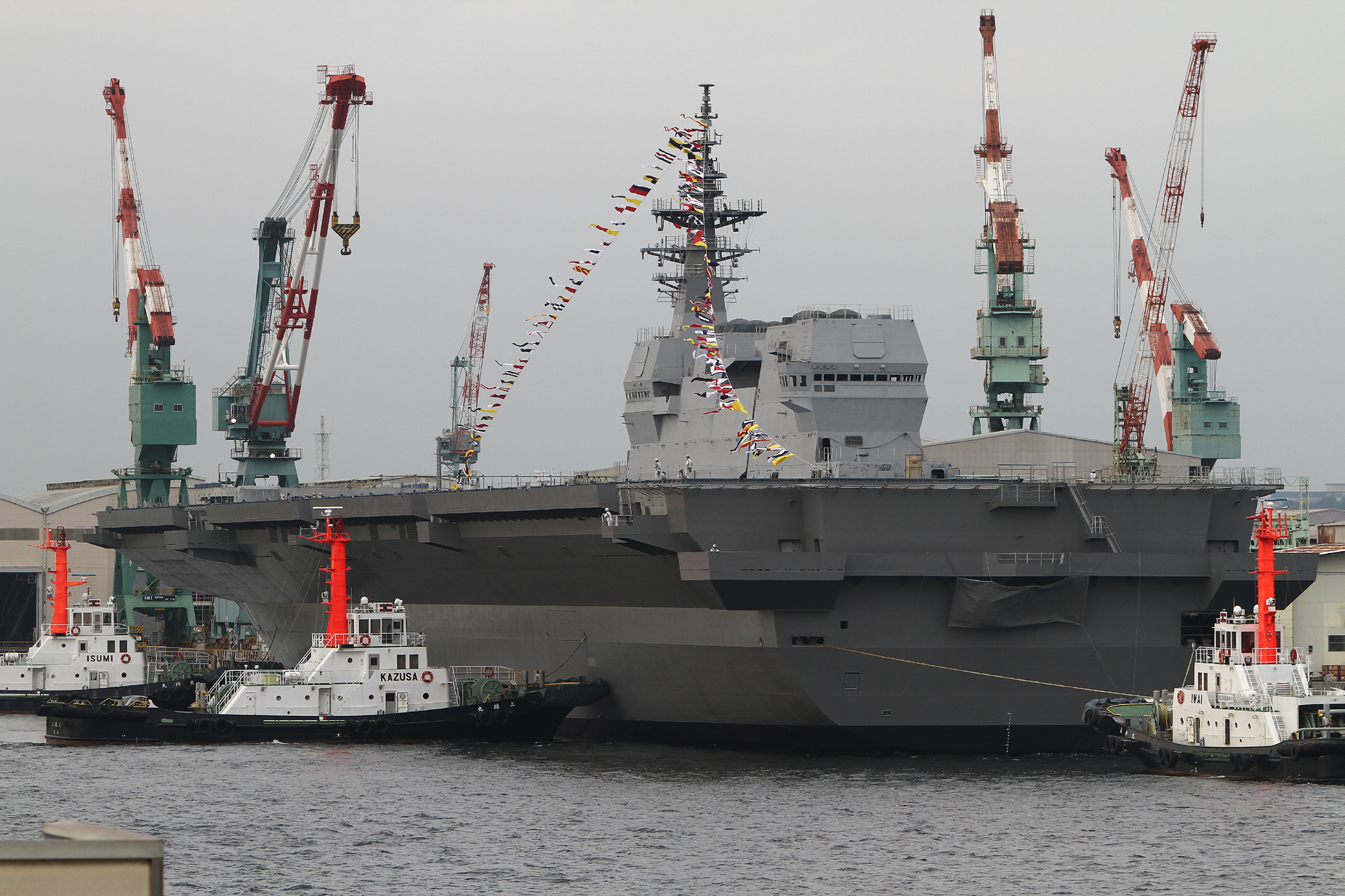 2015年８月27日　進水式直後の護衛艦かがJS Kaga DDH184