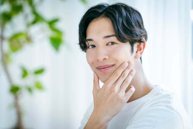脱毛の効果を実感して肌がキレイになった男性のイメージ
