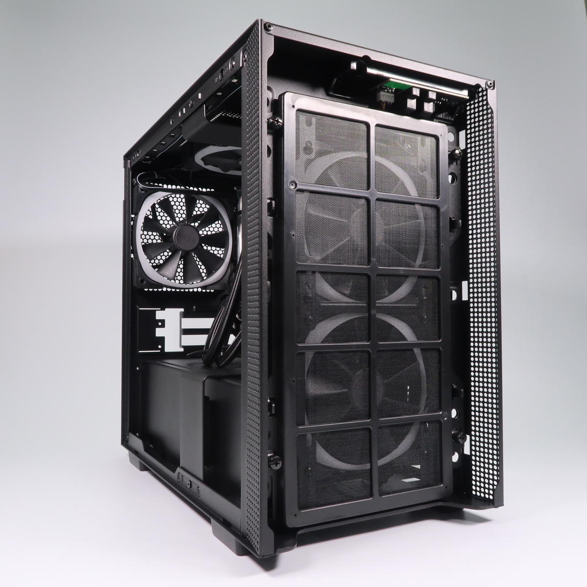 新世代 機械学習ケース】NZXT社 Mini-ITX対応PCケース「H210i