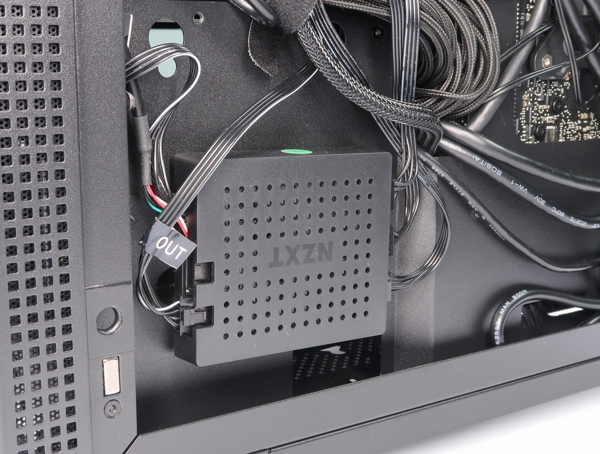 やっぱり純正が一番!】RAZER社「Razer Tomahawk Mini-ITX」を やっぱり純正が一番!】RAZER社「Razer Tomahawk Mini-ITX」を