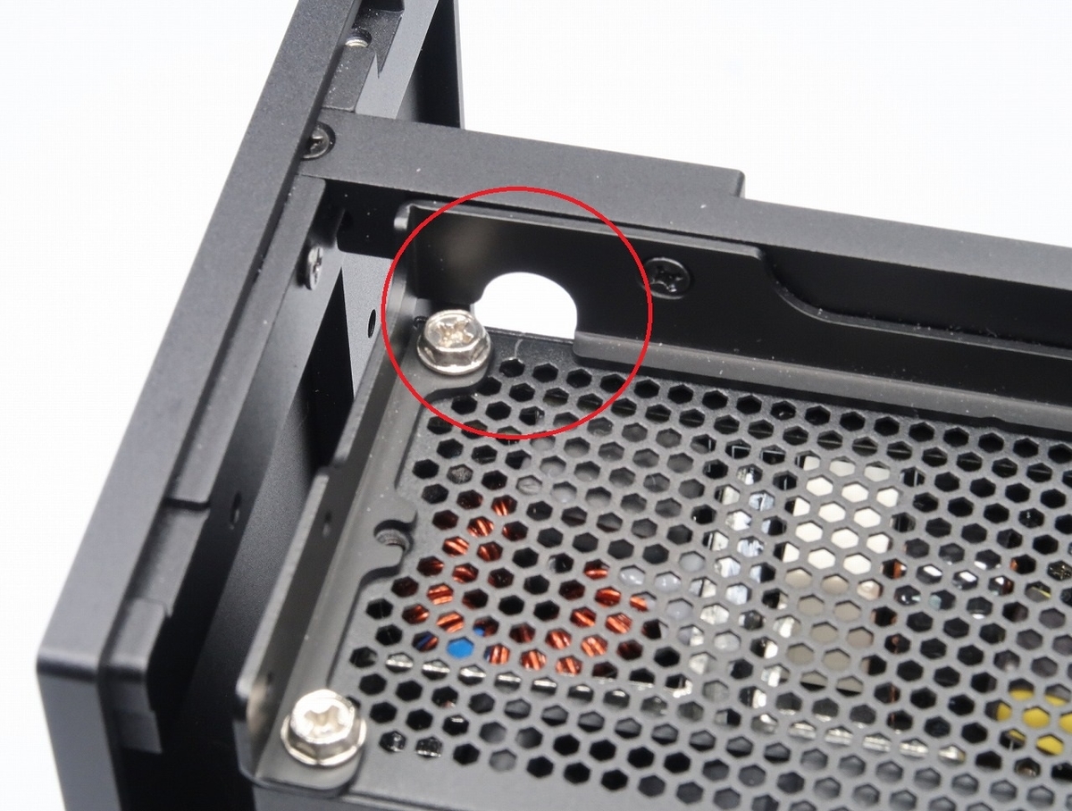 ミニマリストはボタンも嫌う？！】FormD社 PCケース「T1」をレビュー