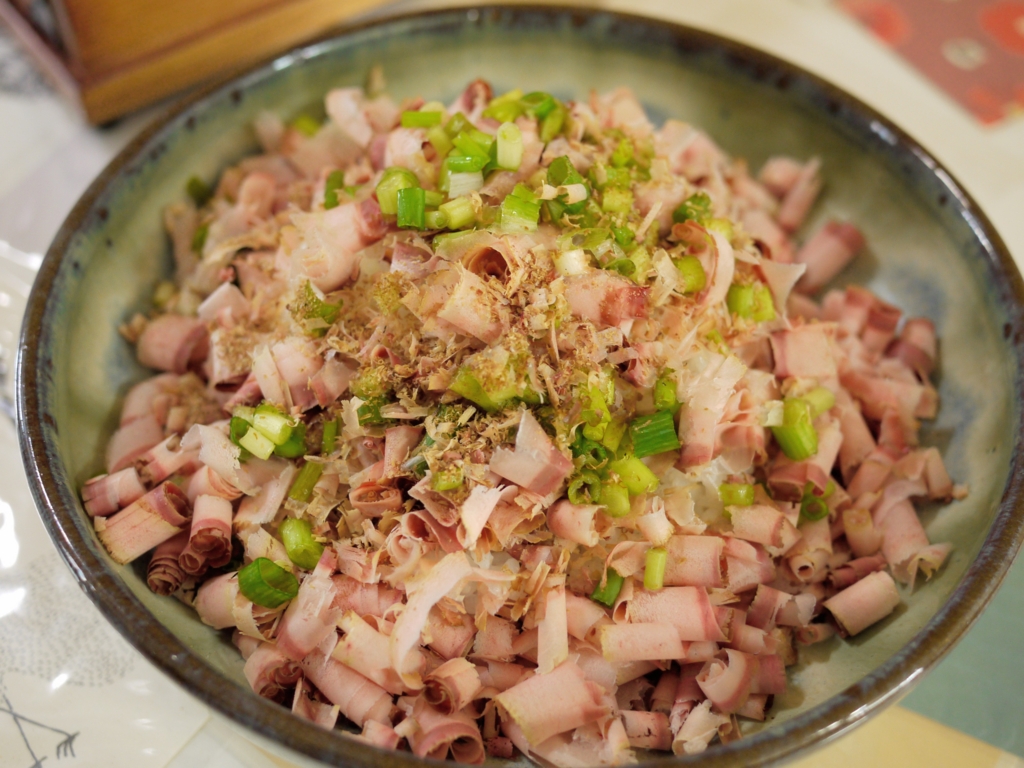 焼津のかつお節を自宅で削ってみた！柳家本店「高級本枯節」ねこまんま