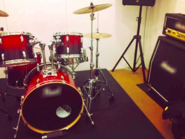 4歳の天才ドラマー「とらたろうさん」が素晴らしかった。 - 人生おもしろ。｜漫画8割・音楽2割の考察ブログ