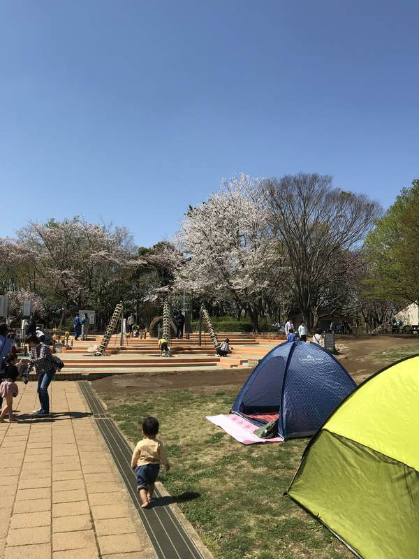 アンデルセン公園　水辺　テント