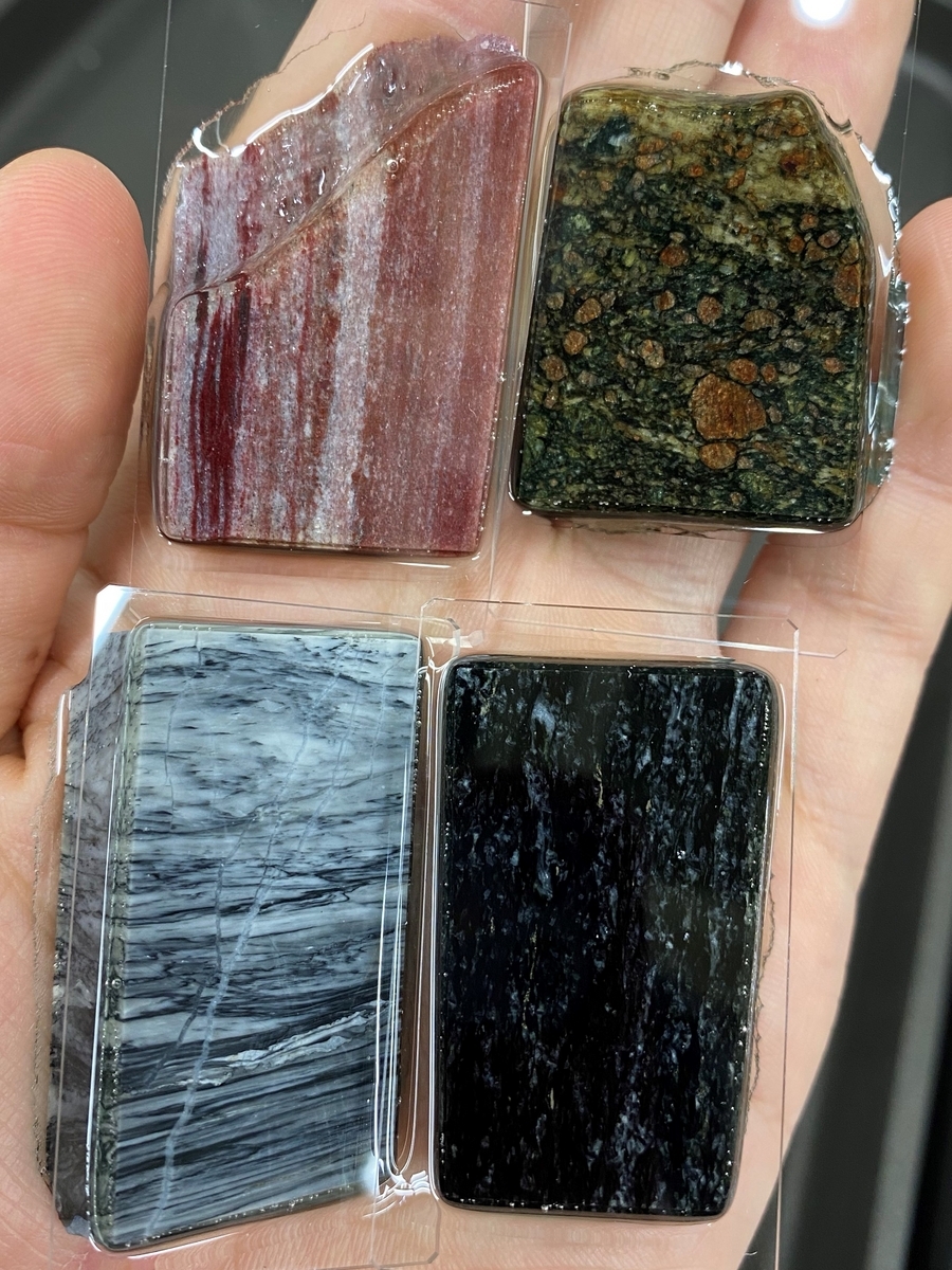 三波川帯汗見川の紅簾石石英片岩の薄片 - Склад Памяти