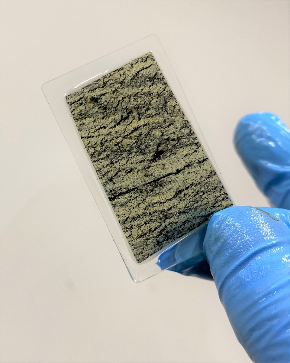 失われゆく蛇紋岩 - Склад Памяти