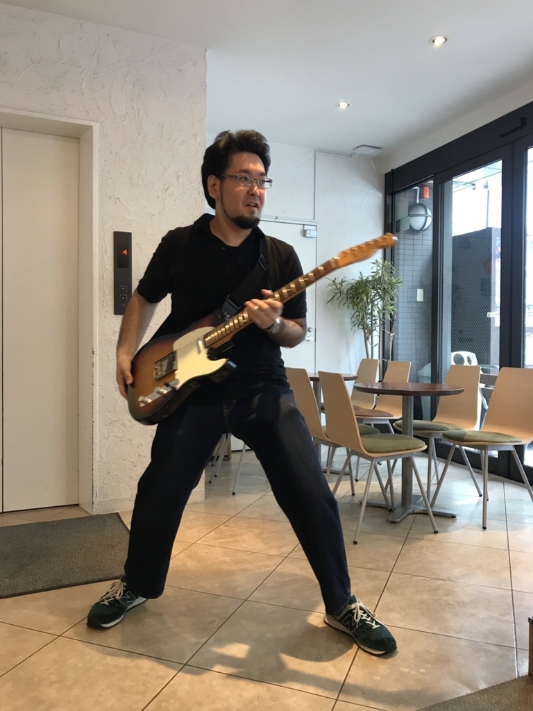 新野氏はじめてのギター回し クラウドナインスタジオ Official Blog 新野氏はじめてのギター回し クラウドナインスタジオ Official Blog