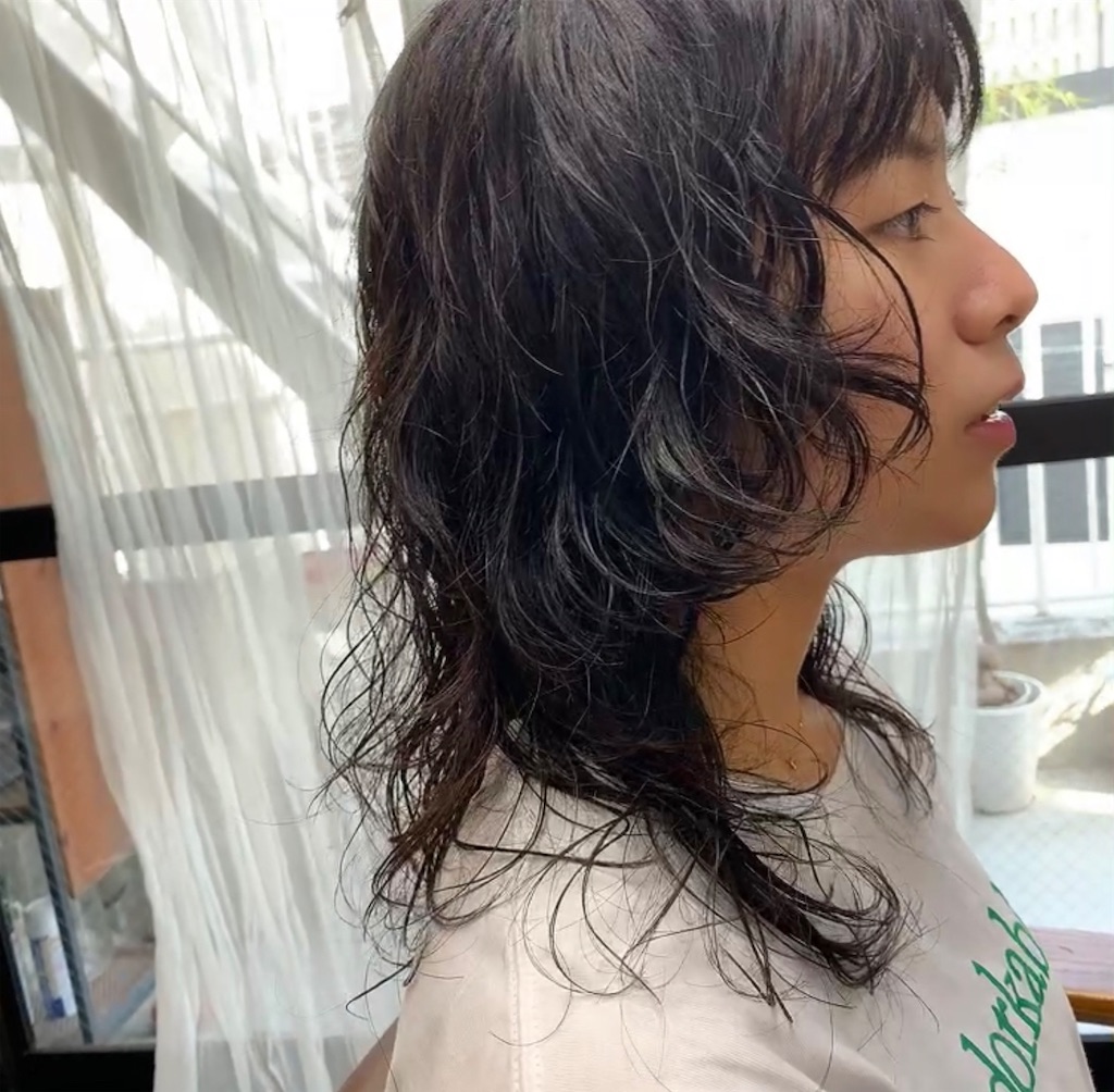 顔まわりを切り込んだ ウルフヘア からの ナチュラルウェーブ がかわいい Hairstylistでworking Mama Lifestyle Diary