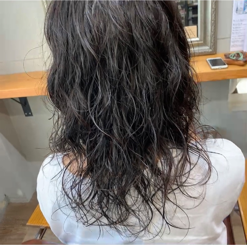 顔まわりを切り込んだ ウルフヘア からの ナチュラルウェーブ がかわいい Hairstylistでworking Mama Lifestyle Diary