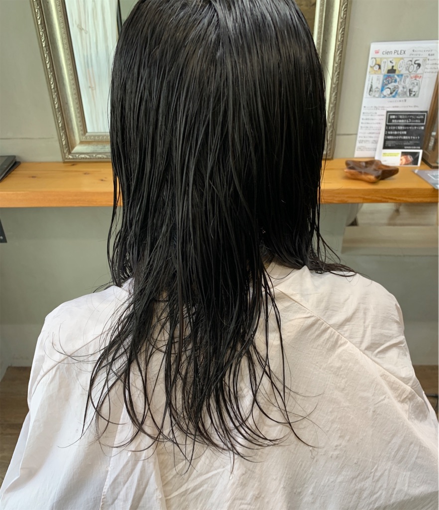 顔まわりを切り込んだ ウルフヘア からの ナチュラルウェーブ がかわいい Hairstylistでworking Mama Lifestyle Diary