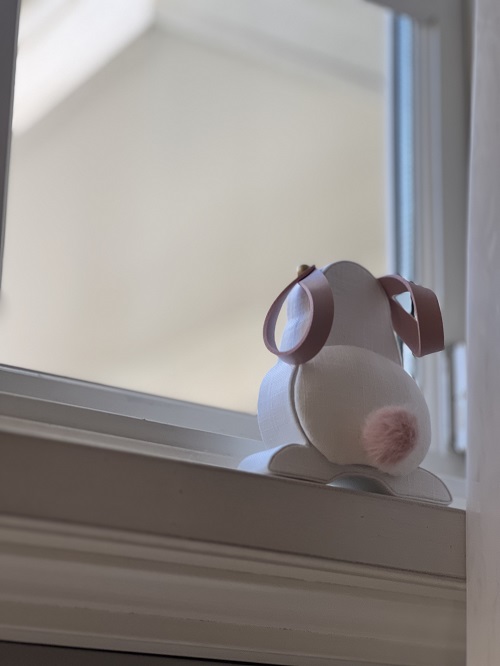 窓辺に置いたカルトナージュ cartonnage うさぎの箱 bunny rabbit