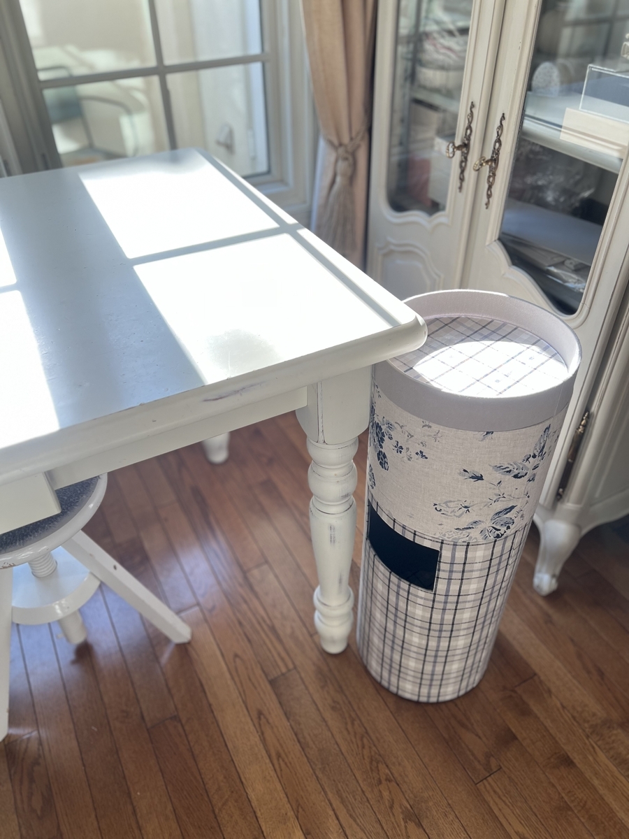 cartonnage / sidetabe dustbox w/cabbages &roges