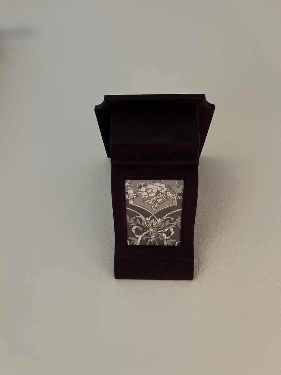 カルトナージュのブラケットウォールシェルフ　cartonnage　cottontail