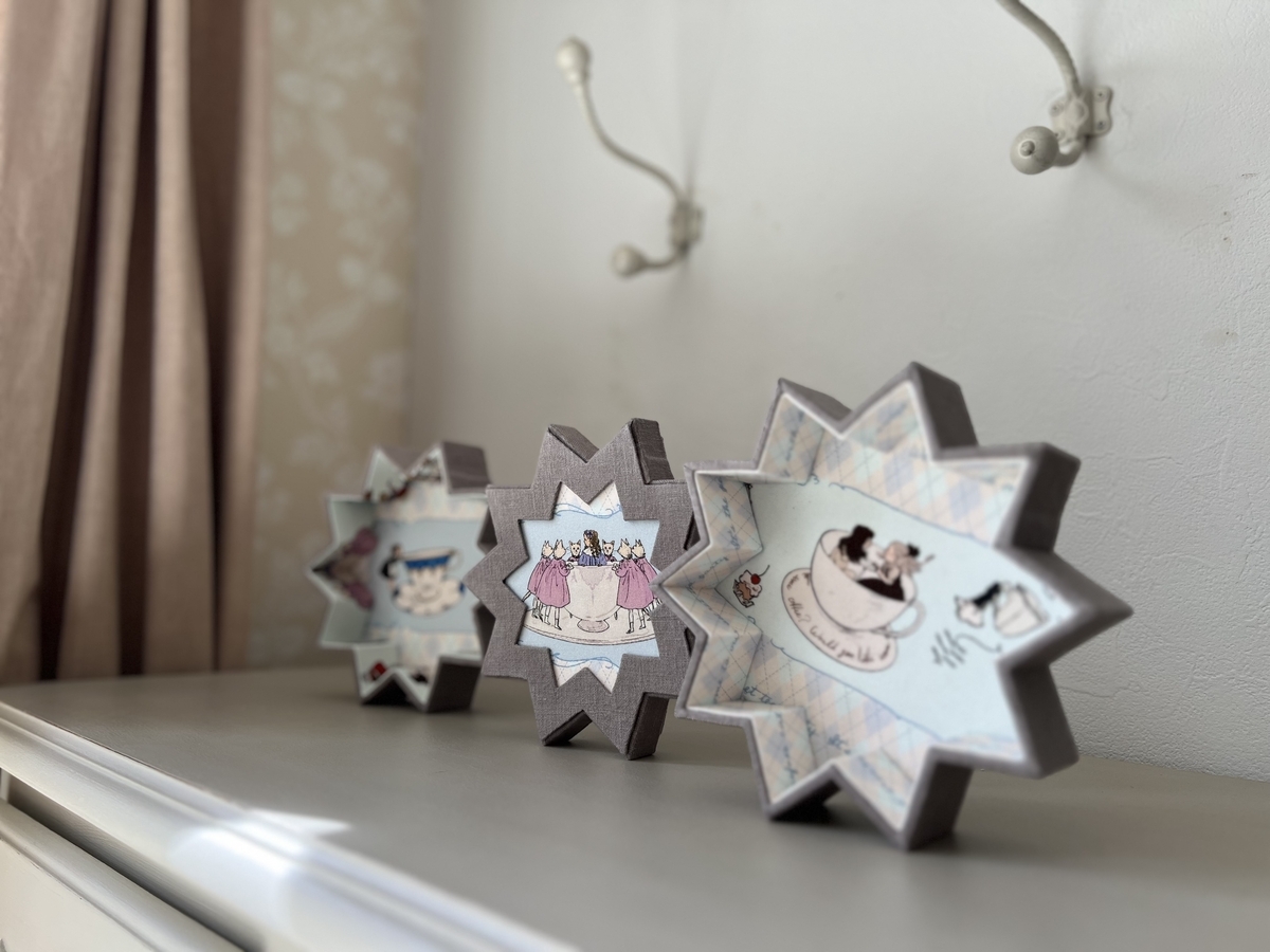 星のお重箱　くらはしれいさんの生地を貼った内側