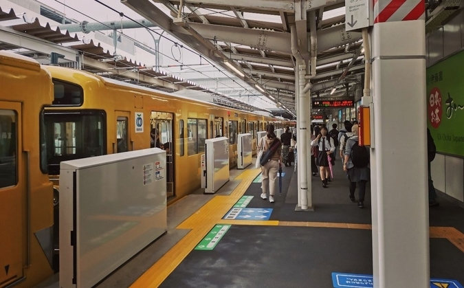 西武新宿線で所沢駅1番ホームに到着