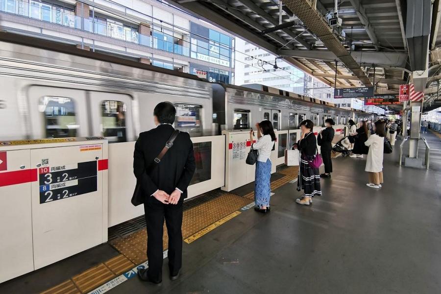 中目黒駅で日比谷線から東横線に乗り換える時に撮影した写真