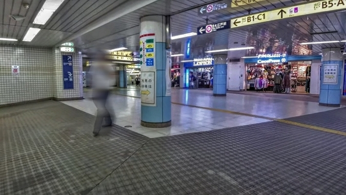 飯田橋駅の有楽町線/南北線の改札を出た所