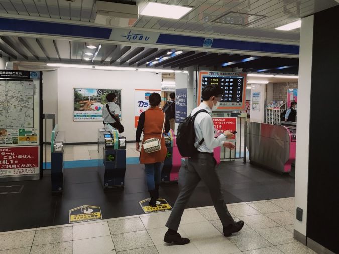 池袋駅の東武東上線の改札口