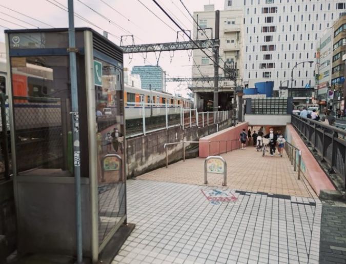 池袋駅の西口（北）から東口（北口）に行ける地下道