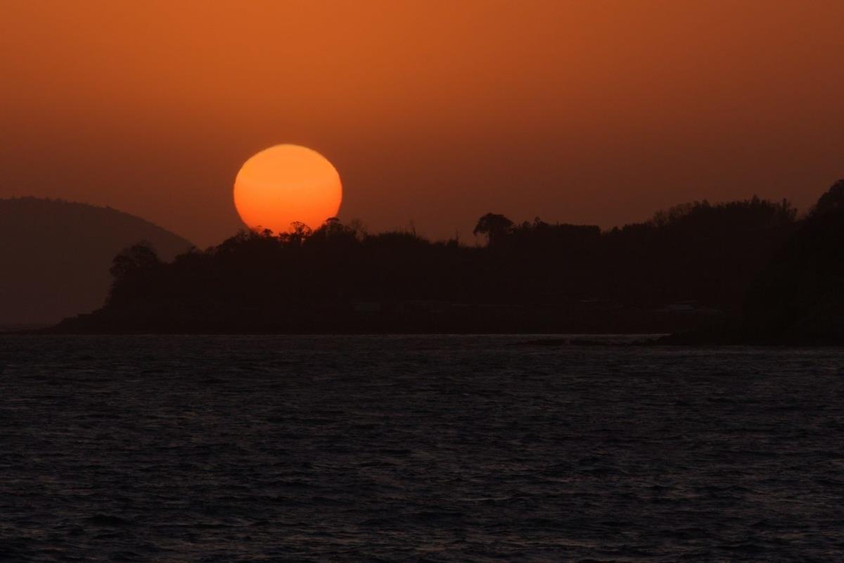 オリンパス M.ZUIKO ED 40-150mm F4.0-5.6 Rで撮影した夕日