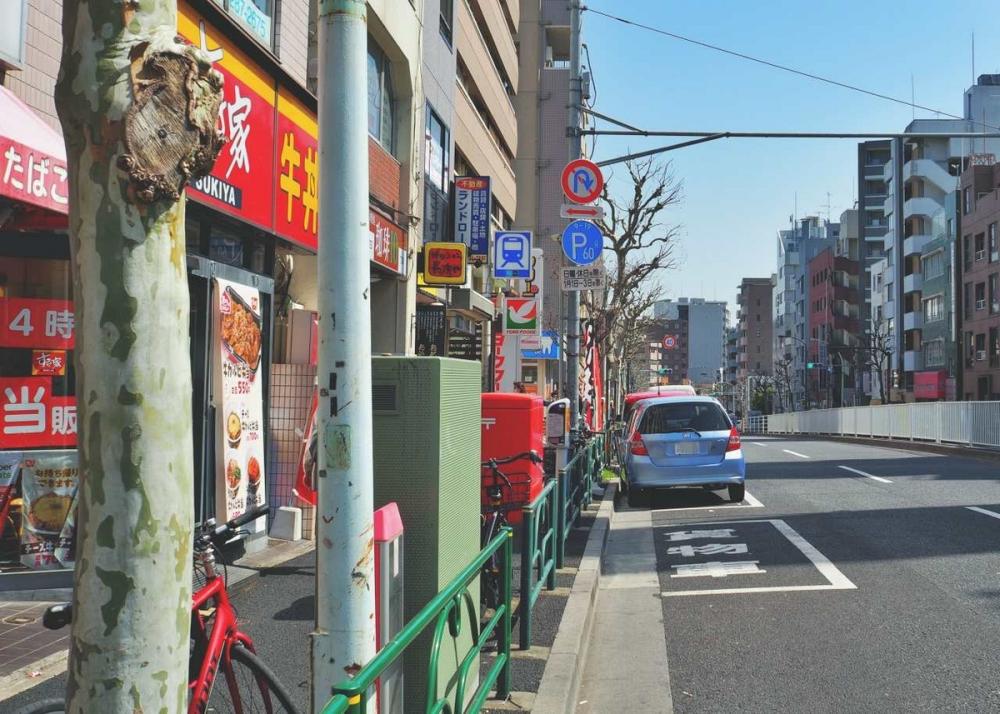 早稲田駅1番出口周辺の風景写真