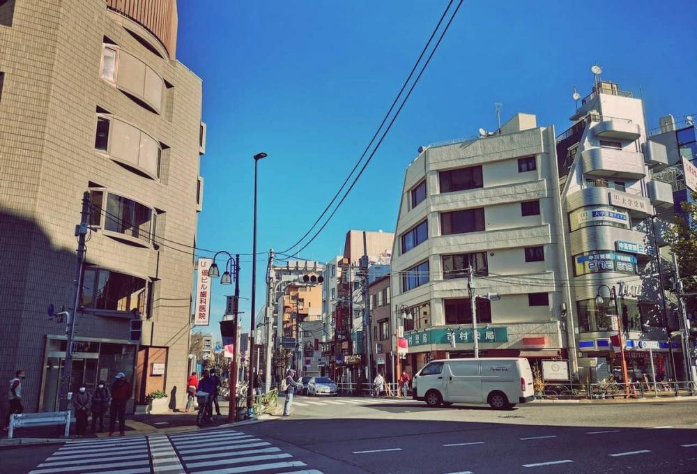 早稲田駅2番出口周辺の風景写真