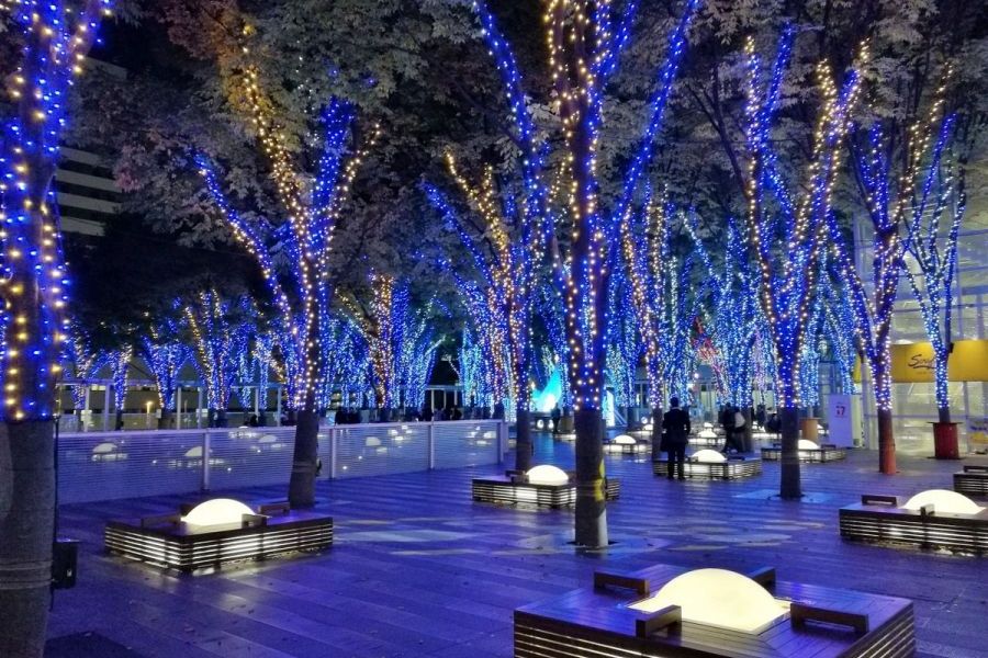 さいたま新都心駅の「けやき広場」のイルミネーション