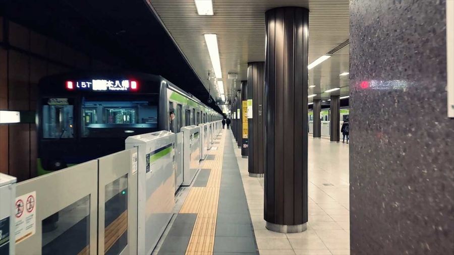 森下駅 都営新宿線のホーム