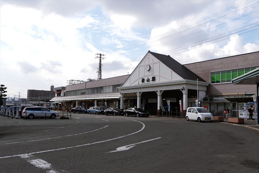 JR松山駅の新駅舎の写真