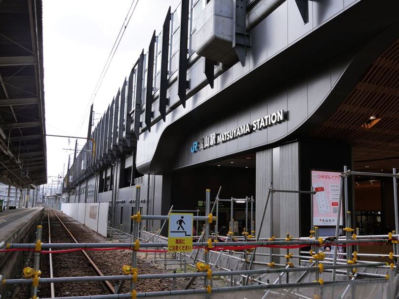 JR松山駅の新駅舎の写真（構内）