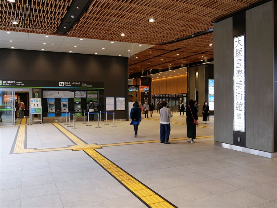 JR松山駅の新駅舎の構内