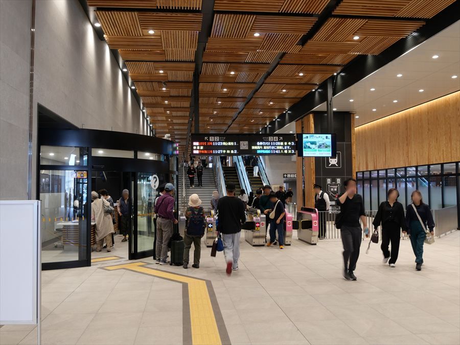 JR松山駅の新駅舎の構内